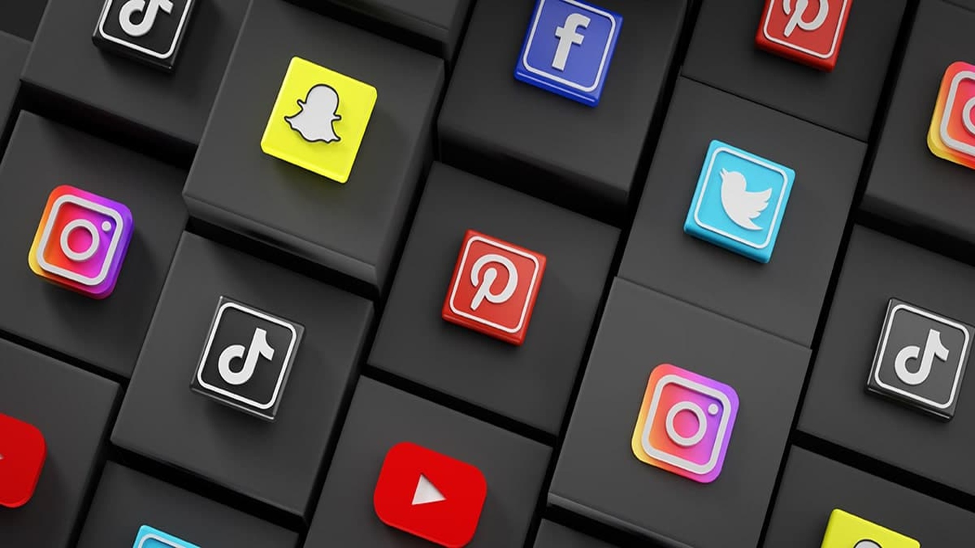 Sosyal Medya Danışmanlık Hizmeti - <p>Viventrova olarak markanızın dijital d&uuml;nyada etkili bir şekilde varlık g&ouml;stermesi i&ccedil;in profesyonel sosyal medya danışmanlık hizmeti sunuyoruz. Hedef kitlenize ulaşmanızı sağlayan, etkileşimi artıran ve marka bilinirliğinizi g&uuml;&ccedil;lendiren stratejiler geliştiriyoruz.</p>

<p>Sosyal medya danışmanlığı kapsamında, i&ccedil;erik planlamasından g&ouml;rsel tasarıma, reklam y&ouml;netiminden takip&ccedil;i analizine kadar t&uuml;m s&uuml;reci profesyonelce y&ouml;netiyoruz. Markanıza &ouml;zel stratejiler oluşturarak Facebook, Instagram, X (Twitter), LinkedIn ve diğer platformlarda aktif, tutarlı ve etkili bir g&ouml;r&uuml;n&uuml;m elde etmenizi sağlıyoruz.</p>

<p>D&uuml;zenli analiz ve raporlamalarla sosyal medya performansınızı &ouml;l&ccedil;&uuml;yor, stratejileri g&uuml;ncelleyerek en y&uuml;ksek verimi almanızı hedefliyoruz. Marka kimliğinize uygun, &ouml;zg&uuml;n ve ilgi &ccedil;ekici paylaşımlar ile dijital alandaki etkinliğinizi artırıyoruz.</p>

<p>Sosyal medyada fark edilmek, markanızı doğru şekilde temsil etmek ve dijital d&uuml;nyada b&uuml;y&uuml;mek i&ccedil;in Viventrova sosyal medya danışmanlık hizmetinden yararlanın.</p>